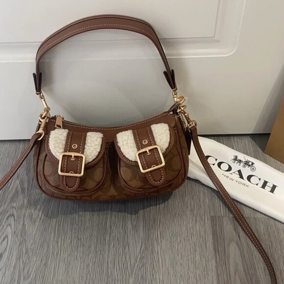 Coach Ashton Baguette Bag In Signature Canvas CY658 - Picture 1 of 8